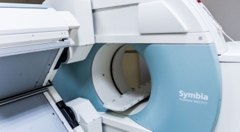 MRI 검사 때 금속 안된다더니…목걸이 차고 들어갔다가 중태