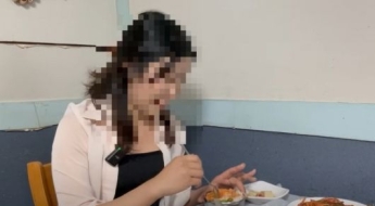 '혼밥女 구박' 파장 커지자…"2인분 강요 말고 친절하게" 진화 나선 지자체