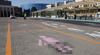분홍치마 그림 위에 '음란 낙서'…여성전용 주차구역 두고 스페인서 성차별 논란