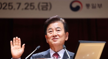 '20년만 귀환' 정동영 통일장관 