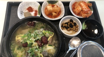 "1만6900원 갈비탕 다 버렸다"…휴게소 갔다가 식사 대신 분노