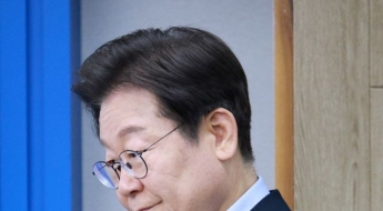"가만히 있으니 진짜 가마니인 줄" 李대통령, '전략적 침묵' 선택한 이유