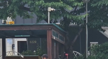 "위에서도 지켜봐" "새벽에도 편히 못 자" 경비원의 하루 비교해보니