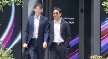 어젠 얼굴 파묻고, 오늘은 선글라스 끼고…'김건희 오빠' 달라진 모습
