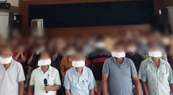 입에 '생리대' 붙이고 "흡수력 있는 침묵"…막장 시위에 말레이시아 발칵