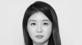 [기자수첩] 사진으로 통치하던 퍼스트레이디, 포토라인에 선 날