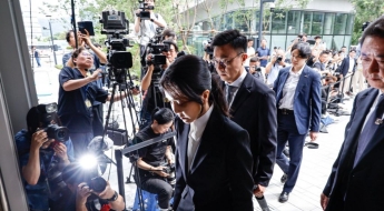 '사진 통치' 김건희, 날 선 포토라인에 선 날