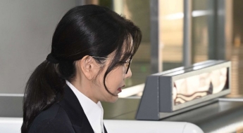 법정 서는 김건희, 정면 대응할 듯…'버티는 尹'과 다른 전략