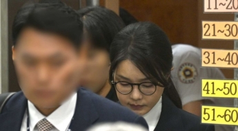 '구속' 김건희·건진법사, 특검 동시 출석…'통일교 청탁' 추궁