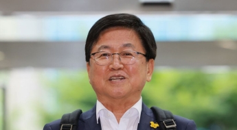 [단독]최교진, 이번엔 비속어 논란… 박근혜 퇴진 집회서 "잘가라 병신년"