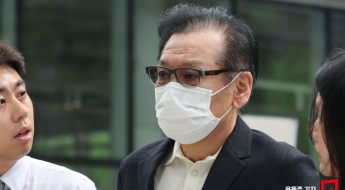 [속보] '건진법사' 전성배, 김건희특검 도착…구속 후 첫 조사