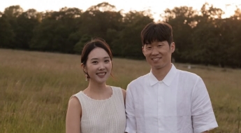 "박지성과 이혼 후 셋째 임신? 와우"…김민지, 가짜뉴스 직접 반박