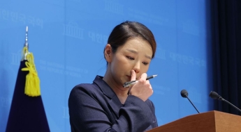 대변인의 '탈당' 선언…강미정 