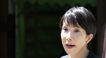 "우리가 똑바로 안 하니 한국이 기어 올라" 日 총리 후보 '아베걸' 거친 입
