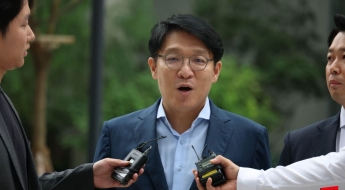 '매관매직 의혹' 김상민 전 검사 구속심사 출석…