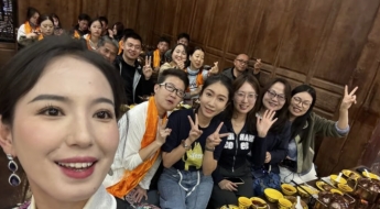"송혜교 닮은 무용수 있대" 中 식당에 한국인들 우르르