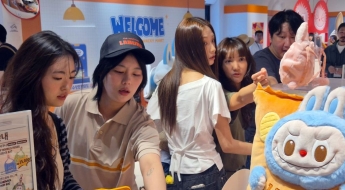 [르포]성수동 '라부부' 팝업, 사전예약 10분 컷…팝마트 '활짝'