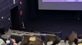 영화 보러갔다가 앞좌석 강아지 보고 화들짝…