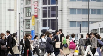 "고졸 초봉 5600만원, 대학 학비도 드려요"…인력난에 파격조건 내건 日 기업들