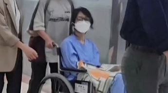 휠체어 탄 김건희, 구속 후 병원서 첫 포착…전자발찌도 착용