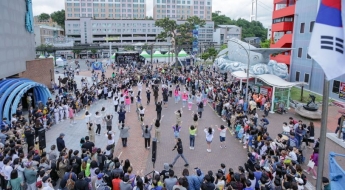 "공노비 사실이냐"…축제 '일대일 의전'에 공무원들 난리나더니 결국