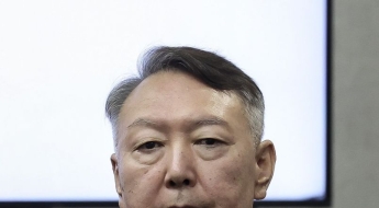 내란 재판 도중 발언권 요청한 윤석열…