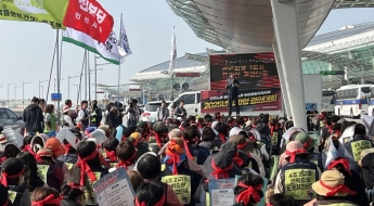 황금연휴 코앞 전국공항 '무기한 총파업'…출국대란 비상