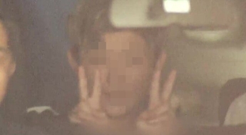 여친 딸 납치 음란행위 20대 남성…웃으며 양손 '브이' 짓자 日 공분