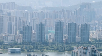 규제에도 끄떡없는 서울 아파트값…文정부 '고점' 뚫은 李정부 집값