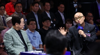 홍석천 "전국에 벽화마을·출렁다리 수백 개" 관광사업 작심 비판…李 대통령도 끄덕