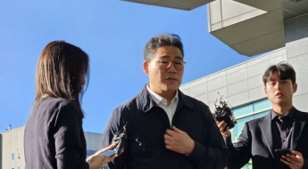동부지검 첫 출근한 백해룡 