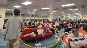 "내 얼굴이 다 화끈" 해외 공항 의자에 드러누운 한국인 모녀 '비매너 논란'