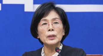 [2025국감] 최민희, 딸 결혼식 해명하다 '울먹'…"피감기관에 청첩장 전달 안 해"