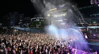 축제 도중 날벼락…워터건에 얼굴 찢어진 대학생, 안산시·축제업체 고소