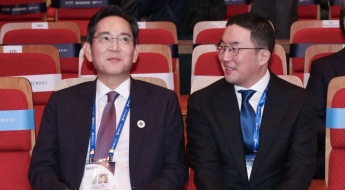 '지각' 트럼프 연설 때 사라진 이재용…총수들의 숨가쁜 '비즈니스 미팅'[경주APEC]