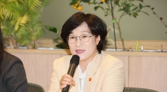 "차별 느끼는 여성 vs 억울한 남성"…'성 인식 격차' 청취 나선 원민경