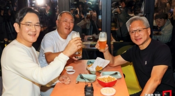 [포토] 치맥으로 하나 된 이재용, 정의선, 젠슨황 회장