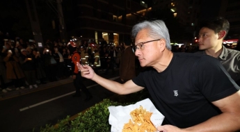 젠슨 황의 픽 '깐부치킨'…대표님은 웃고 사장님은 '글쎄'