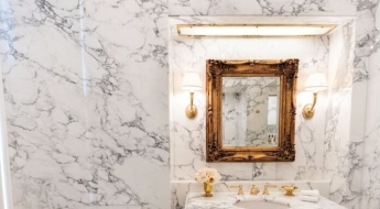 사방이 대리석에 황금빛 '번쩍'…트럼프, 리모델링한 백악관 욕실 공개