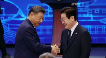 李대통령-시진핑 첫 만남 종료…위성락 "국익 중심 실용외교로 한중관계 전면 복원" [경주APEC]