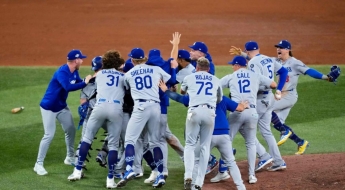 다저스, 토론토 꺾고 MLB 월드시리즈 2연패…김혜성 교체 출전