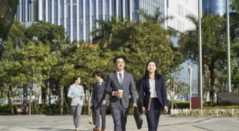 바쁜 출근길, 오늘도 치명적인 '독약' 한 잔 들고 가셨습니다