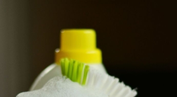 욕실 청소에 락스와 같이 쓰면 절대 안돼…전문가 경고한 '이것'