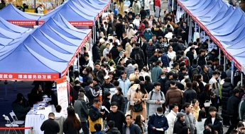 "1400원으로 두 끼 해결, 2억7000만원 모아"…지갑 동여맨 中 청년들