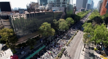 멕시코서 'Z세대' 주도 반정부 시위…복면·최루탄 충돌