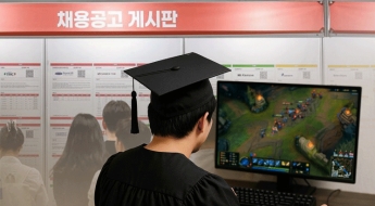 '명문대 나와 석·박사까지 땄는데 놀아요'…고학력 청년 백수 13개월 만에 최다