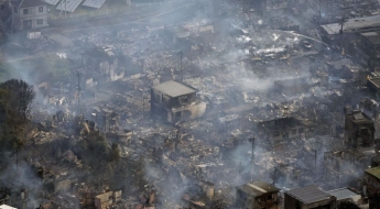 "마치 전쟁터 같다" 강풍이 키운 대형 화재에 초토화된 日 마을 