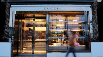 명품시장, 내년 부활?…소비자는 가격인상에 '배신감'