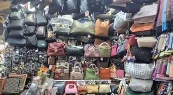 "언니, 여기 다 있어" 급하게 팔 잡아끌더니…'베트남 패키지' 필수코스 그곳엔 [짝퉁의공습]⑪