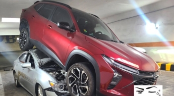 주차장서 후진 풀악셀로 뒷차에 '어부바'…